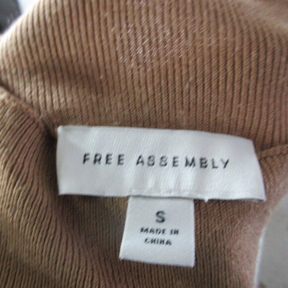 Free Assembly Women's Camel Colored Sweater Size Small - Picture 2 of 6